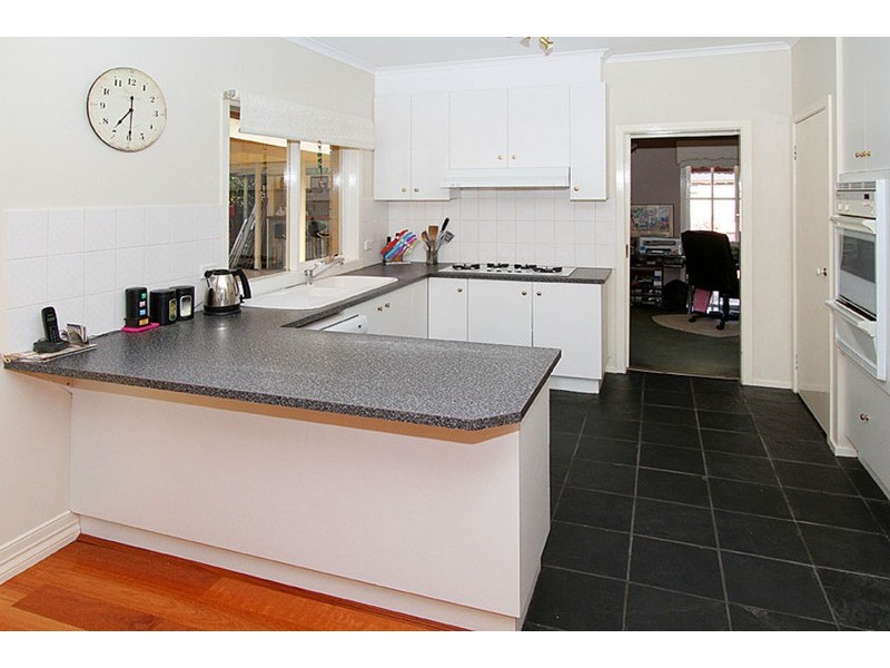 10 Madison Close, Taylors Lakes VIC 3038