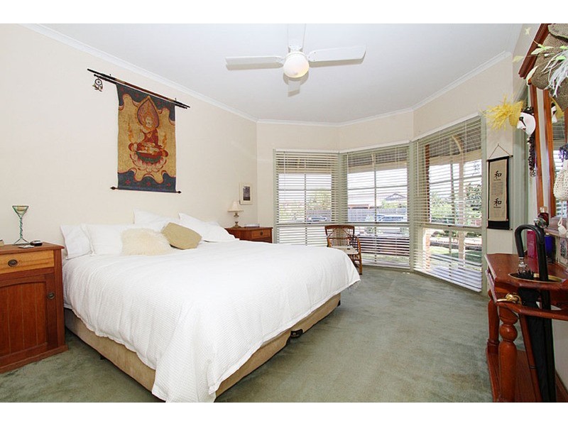 10 Madison Close, Taylors Lakes VIC 3038