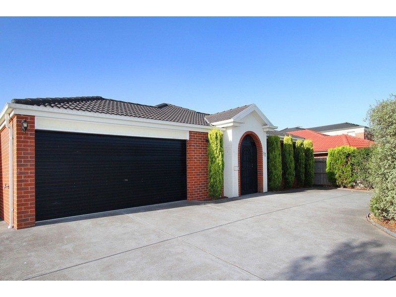 17 John Paul Drive, Hillside VIC 3037
