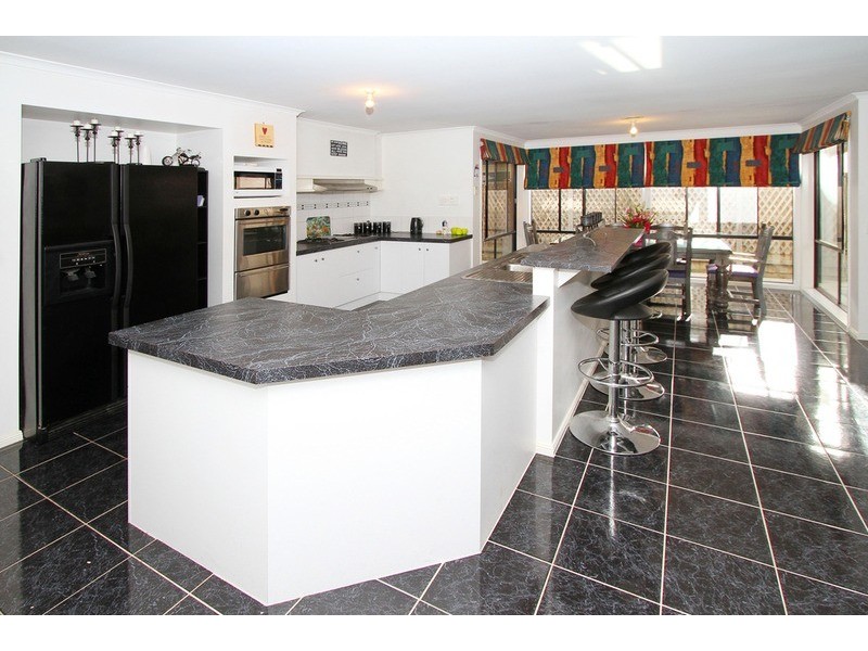 17 John Paul Drive, Hillside VIC 3037