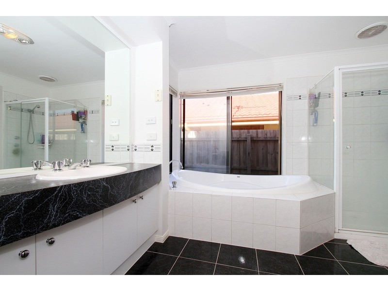 17 John Paul Drive, Hillside VIC 3037