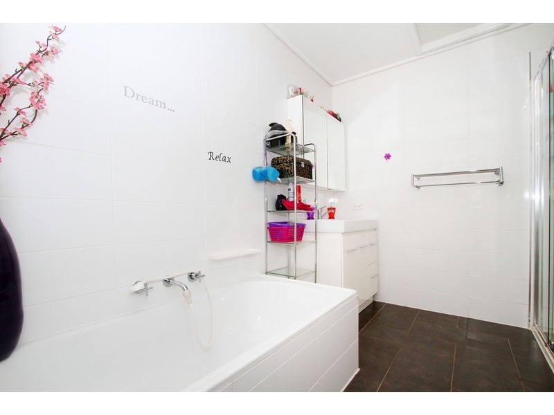 41 Village Avenue, Taylors Lakes VIC 3038