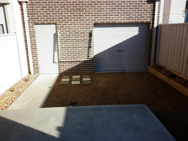 17/1 The Entrance, Caroline Springs VIC 3023