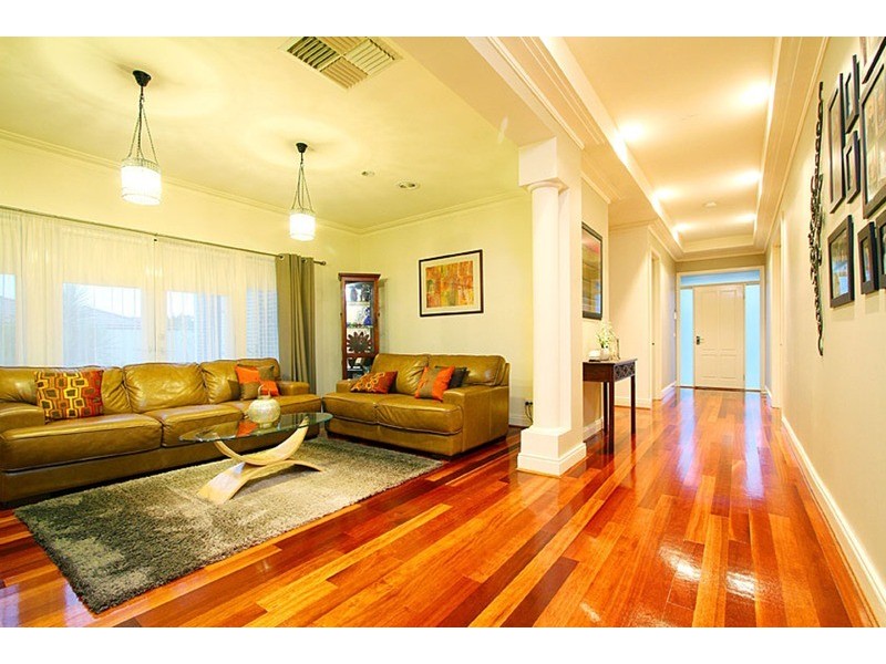 95 Robertsons Road, Taylors Lakes VIC 3038