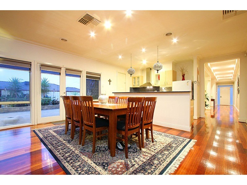 95 Robertsons Road, Taylors Lakes VIC 3038