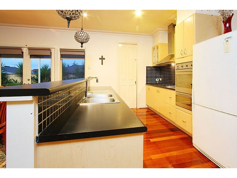 95 Robertsons Road, Taylors Lakes VIC 3038
