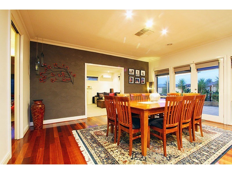 95 Robertsons Road, Taylors Lakes VIC 3038