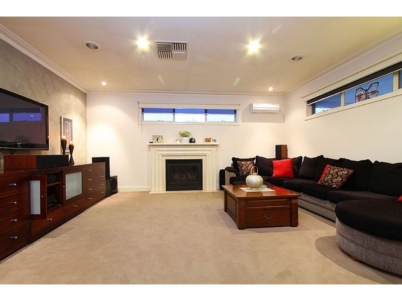 95 Robertsons Road, Taylors Lakes VIC 3038