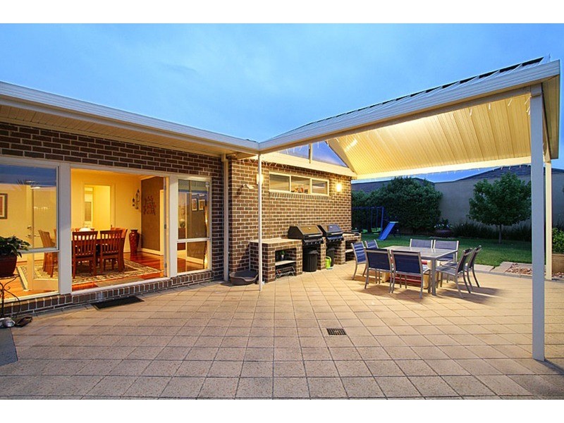 95 Robertsons Road, Taylors Lakes VIC 3038
