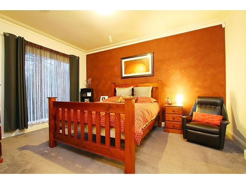 95 Robertsons Road, Taylors Lakes VIC 3038