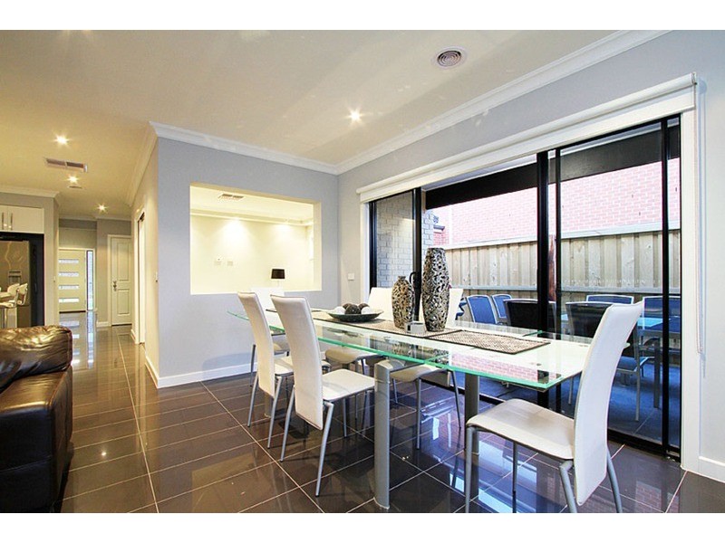 32 Peppermint Grove, Taylors Hill VIC 3037