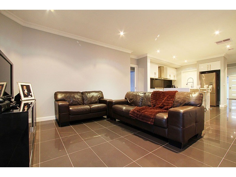 32 Peppermint Grove, Taylors Hill VIC 3037