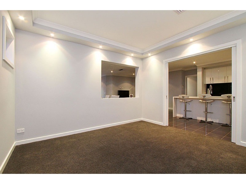 32 Peppermint Grove, Taylors Hill VIC 3037