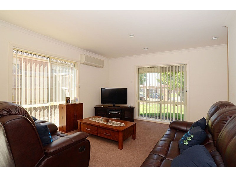 16 Panorama Drive, Hillside VIC 3037