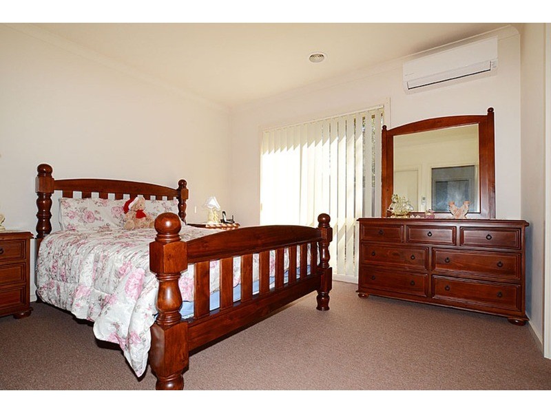 16 Panorama Drive, Hillside VIC 3037