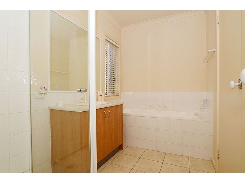 16 Panorama Drive, Hillside VIC 3037