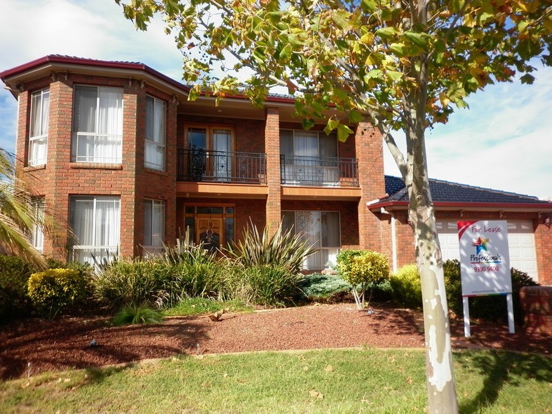 30 Perceval  Crescent, Taylors Lakes VIC 3038