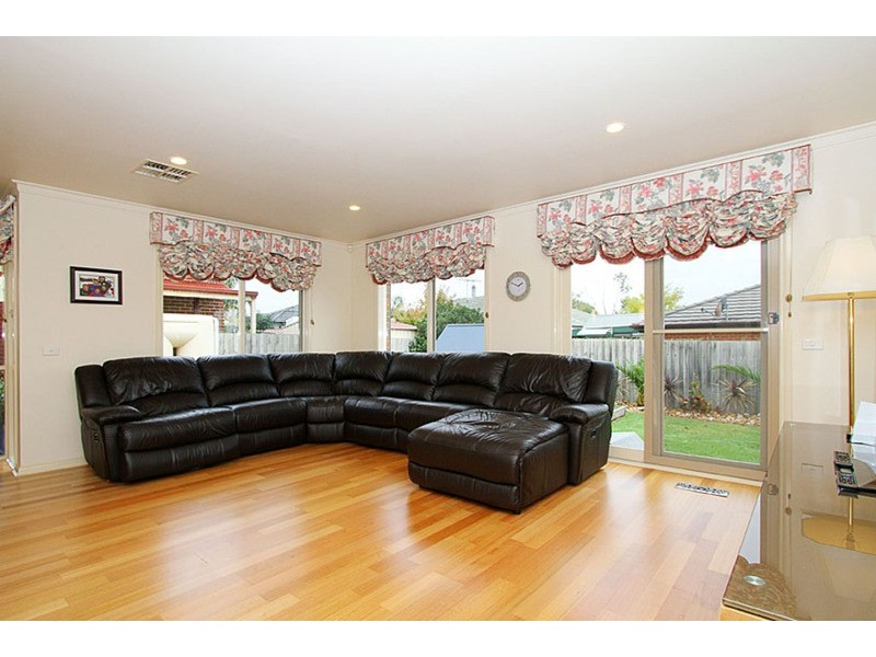 13 Luscander Court, Hillside VIC 3037