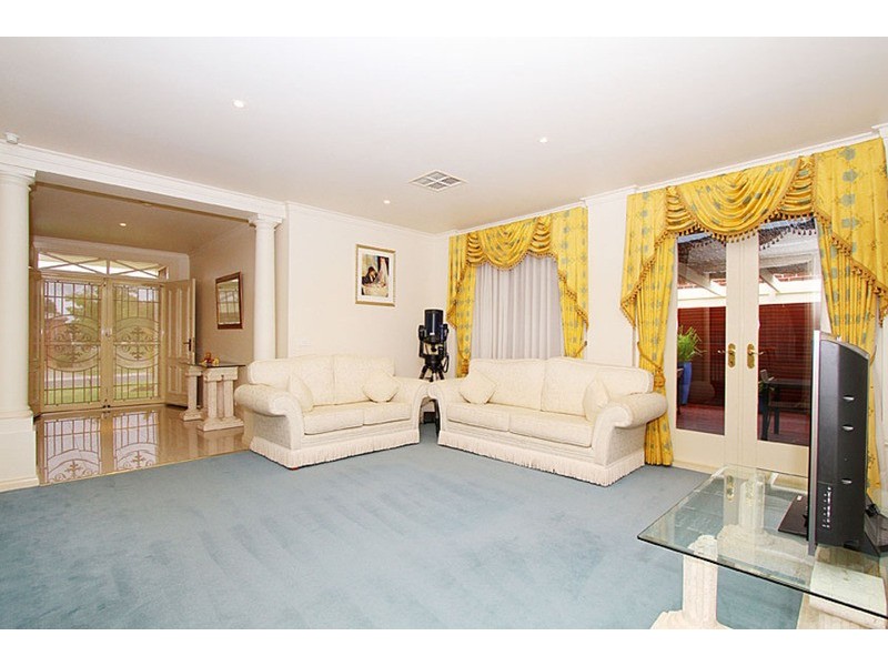 13 Luscander Court, Hillside VIC 3037