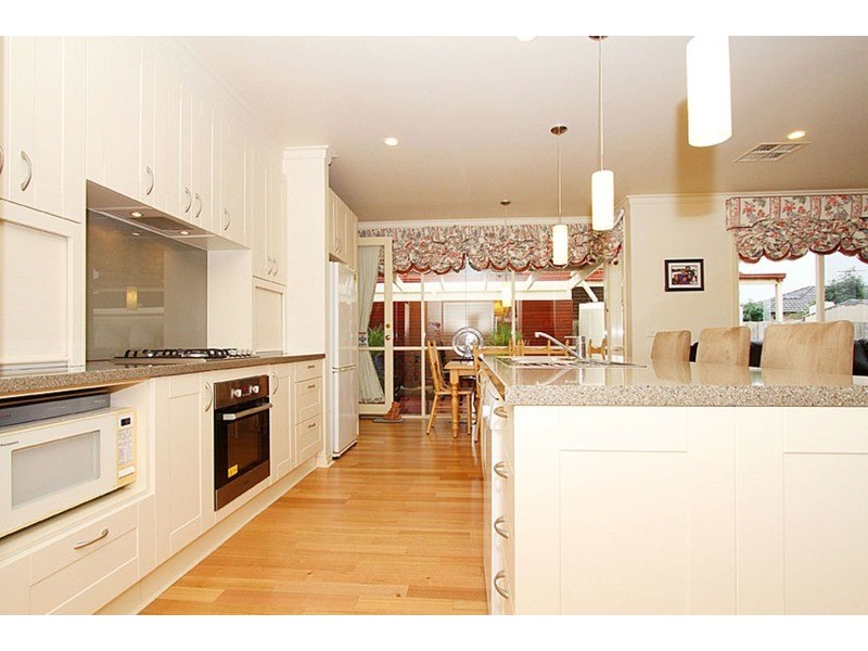 13 Luscander Court, Hillside VIC 3037