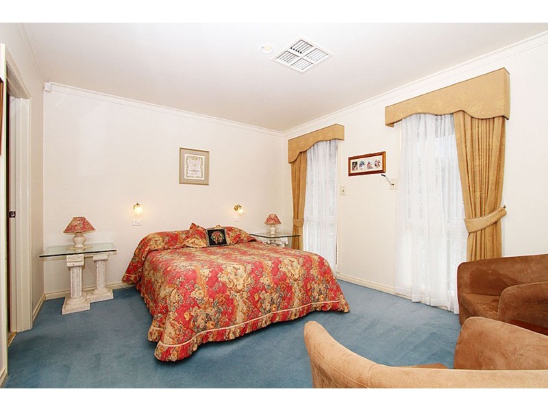 13 Luscander Court, Hillside VIC 3037