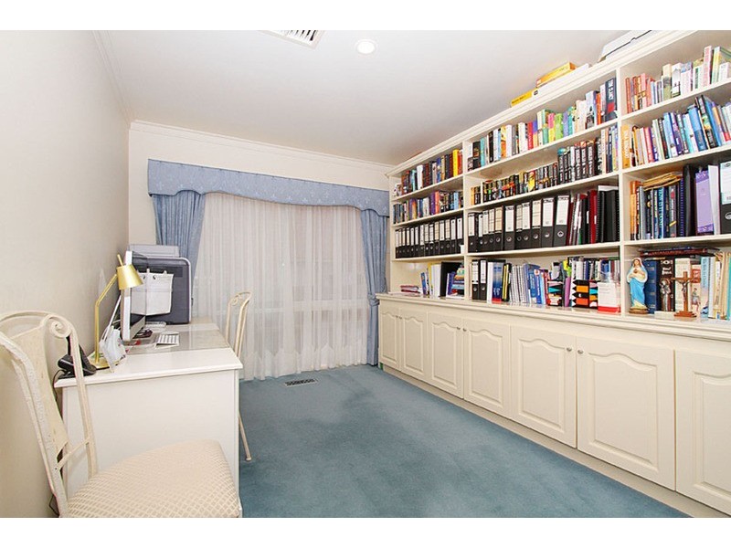 13 Luscander Court, Hillside VIC 3037