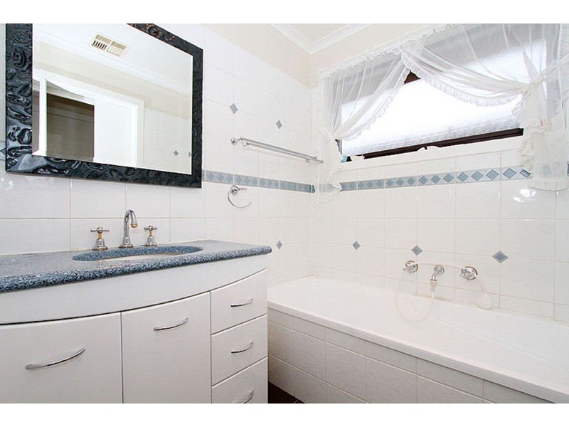 2 Chatham Place, Kings Park VIC 3021