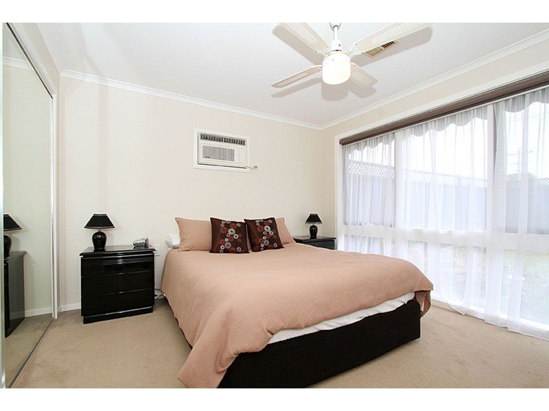 2 Chatham Place, Kings Park VIC 3021