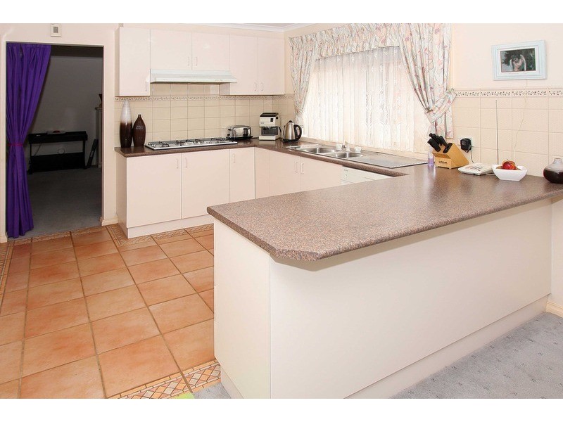 35 Banchory Avenue, Hillside VIC 3037