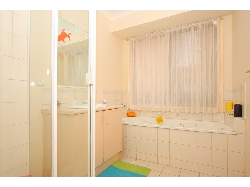 35 Banchory Avenue, Hillside VIC 3037