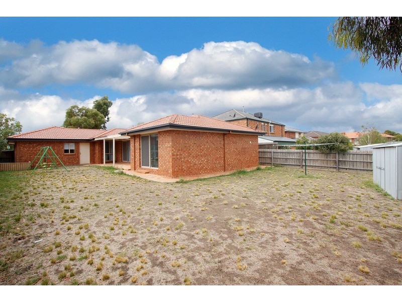 35 Banchory Avenue, Hillside VIC 3037