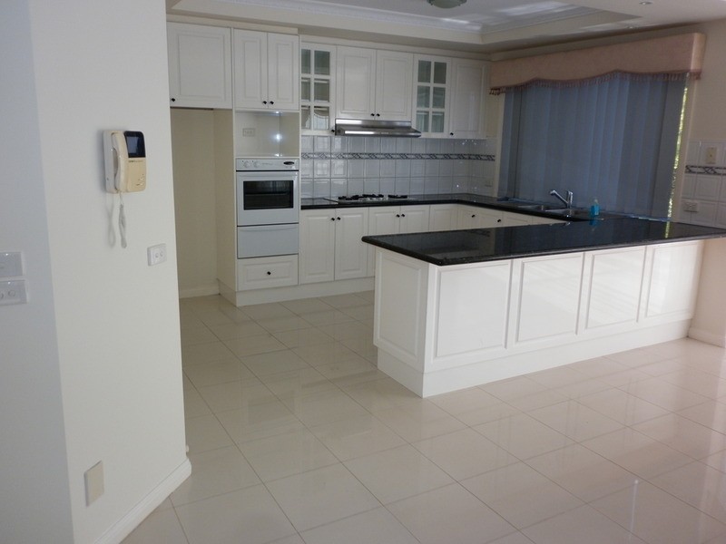 5 Mackenzie Close, Taylors Lakes VIC 3038