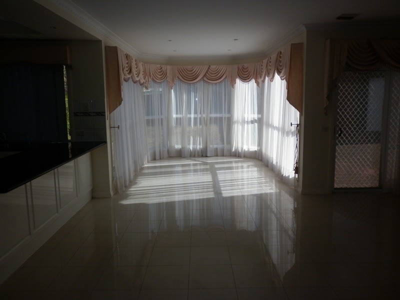 5 Mackenzie Close, Taylors Lakes VIC 3038