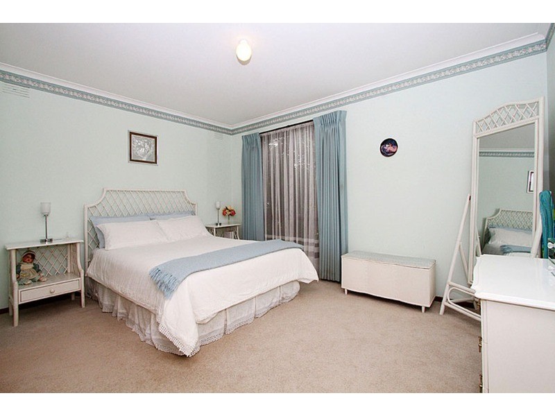 5 Hawea Court, Taylors Lakes VIC 3038