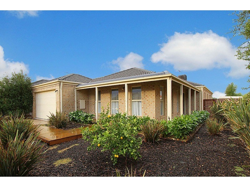 2 Hutt Lane, Taylors Hill VIC 3037