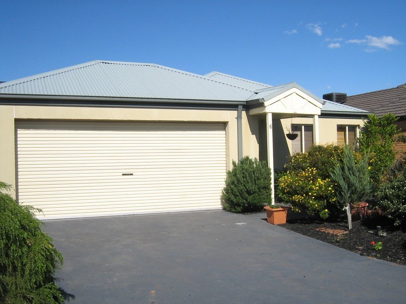 6 Otway Green, Caroline Springs VIC 3023