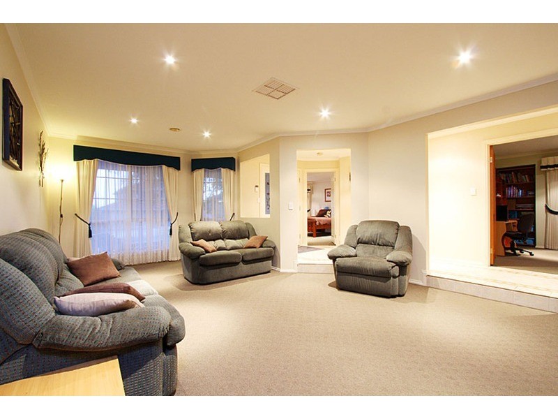 18 Peradon Way, Hillside VIC 3037