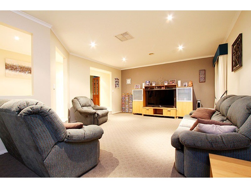 18 Peradon Way, Hillside VIC 3037