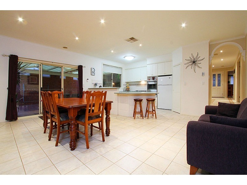 18 Peradon Way, Hillside VIC 3037