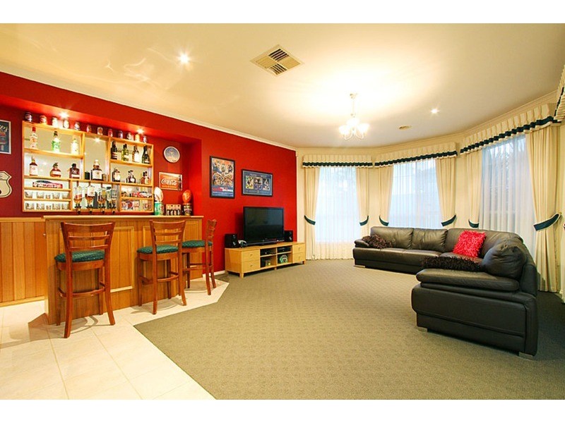 18 Peradon Way, Hillside VIC 3037