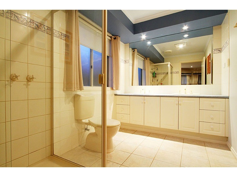 18 Peradon Way, Hillside VIC 3037