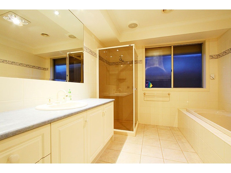 18 Peradon Way, Hillside VIC 3037