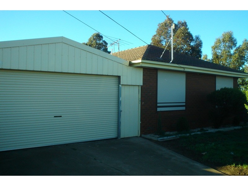 154 Robinsons Road, Deer Park VIC 3023