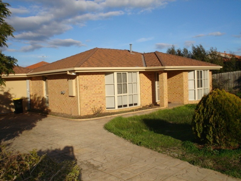 70 Saronvale Crescent, Hillside VIC 3037