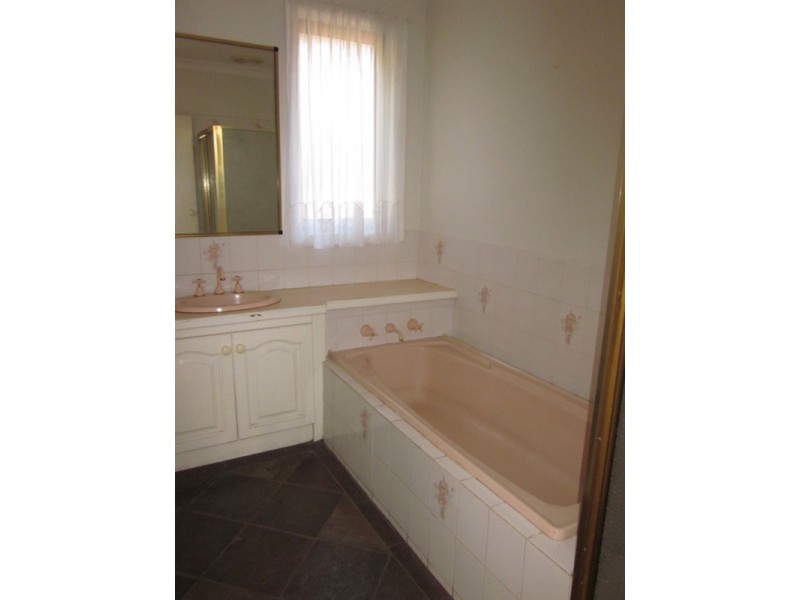 1 Crewen Walk, Keilor Downs VIC 3038