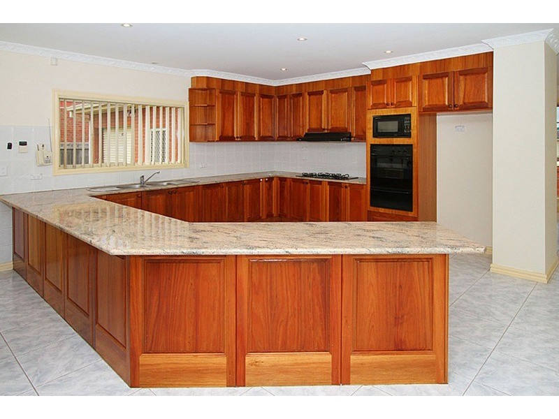 2 Minato Place, Taylors Lakes VIC 3038