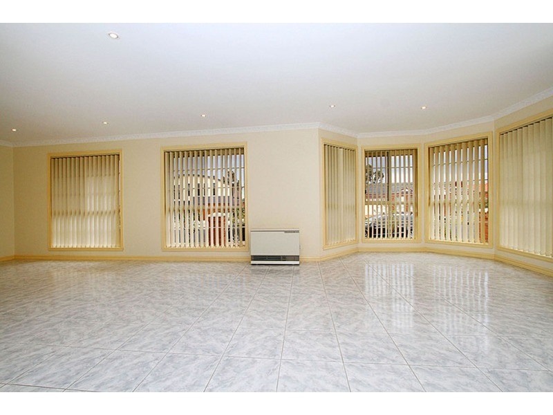 2 Minato Place, Taylors Lakes VIC 3038