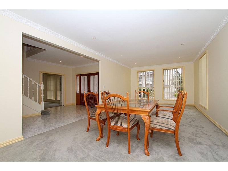 2 Minato Place, Taylors Lakes VIC 3038