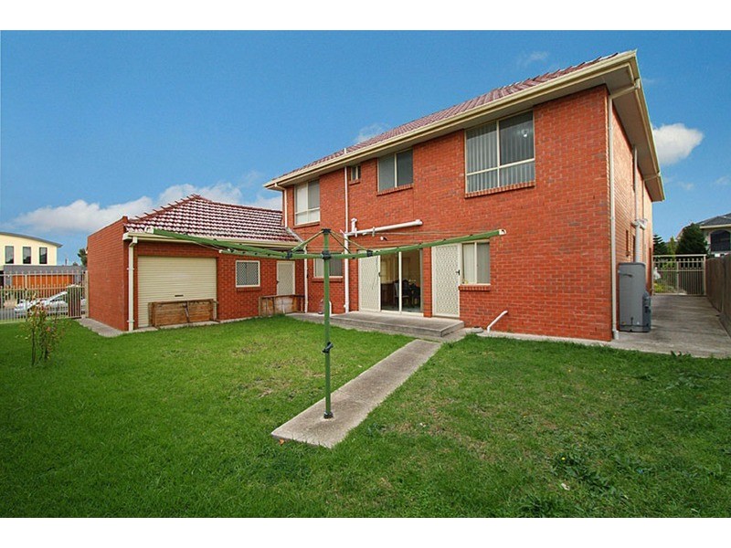2 Minato Place, Taylors Lakes VIC 3038