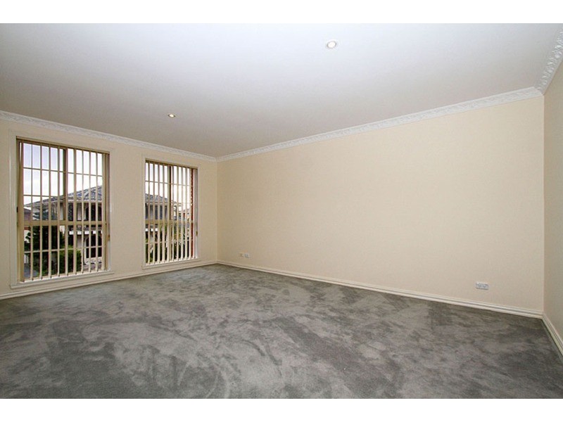 2 Minato Place, Taylors Lakes VIC 3038